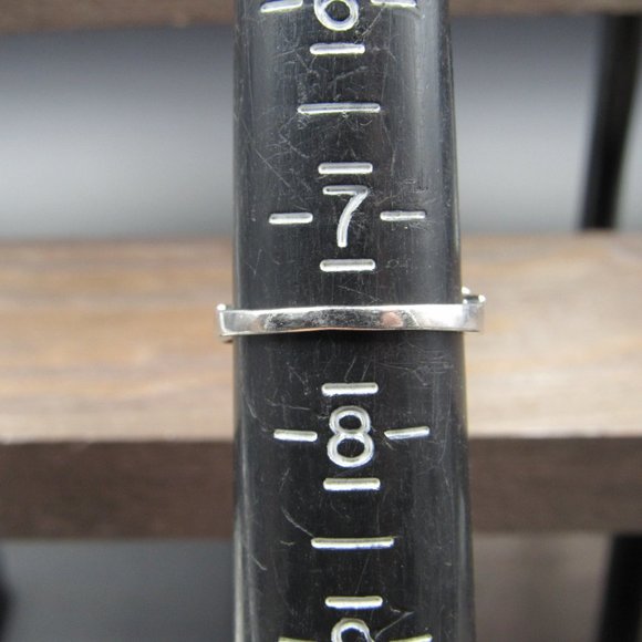 Size 7.5 Sterling Silver Slightly Wavy CZ Gem Band Ring Vintage - Picture 7 of 9